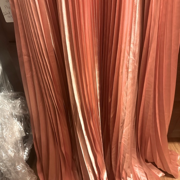 (03) ❤️ BNWT IEENA FOR MAC DUGGAL
Plunge Neck Pleated Evening Gown #49039 - Picture 8 of 9